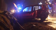 Zderzenie dwóch aut, jedna osoba zabrana do szpitala - zdjęcie 4