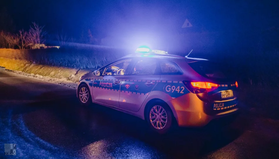 Wypadł z drogi i uderzył w zaparkowane auto - zdjęcie 1
