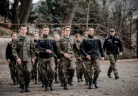 W czwórki, w prawo -zwrot! - zdjęcie główne