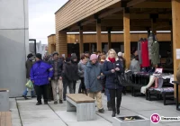 Na targowisku wreszcie było gwarno i tłoczno. Rozpoczął się kiermasz (wideo) - zdjęcie główne