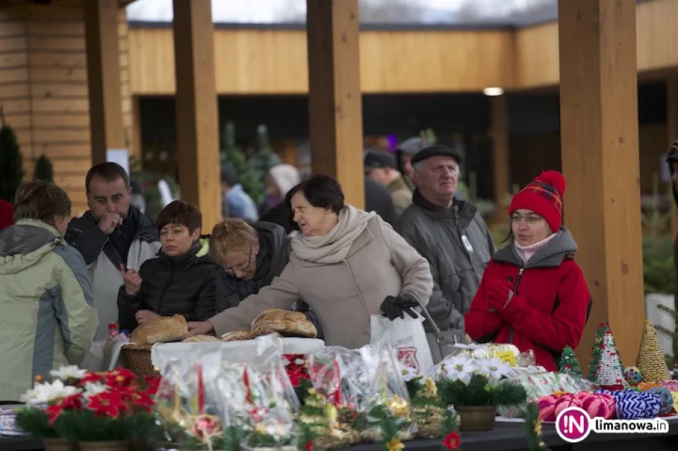 Na targowisku wreszcie było gwarno i tłoczno. Rozpoczął się kiermasz (wideo) - zdjęcie 2