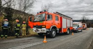 Samochód wypadł z jezdni i dachował w przydrożnym rowie - zdjęcie 3