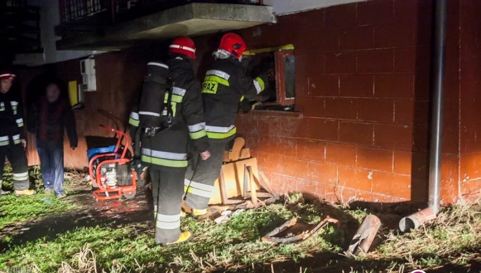 Pożar w budynku, jedna osoba w szpitalu. Ogień został zaprószony? (wideo) - zdjęcie 1