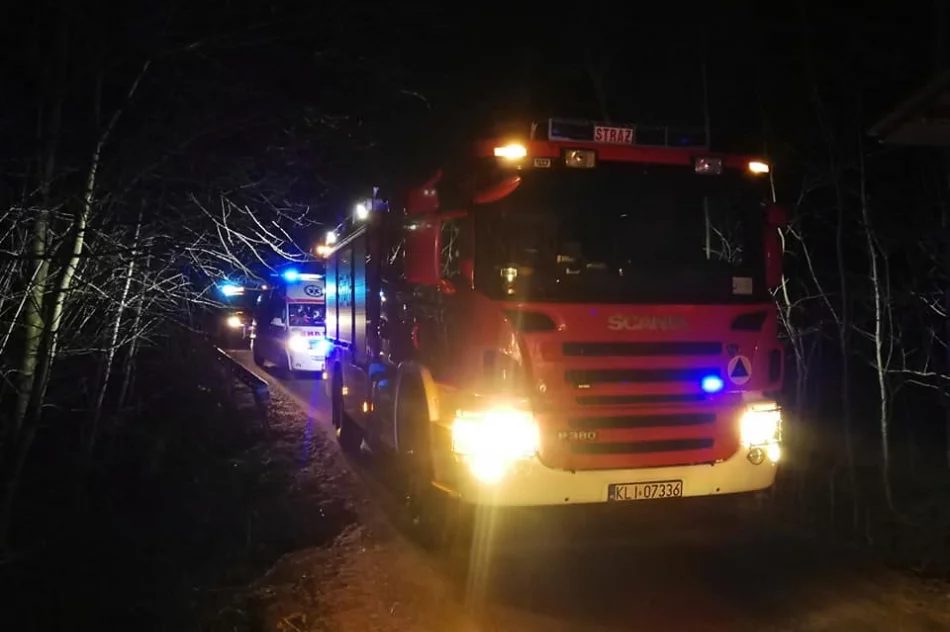 Spłonął budynek mieszkalno-gospodarczy. W akcji uczestniczyło 40 strażaków - zdjęcie 3