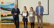 Nagrodzono zwycięskie szkoły w Konkursie zbiórki makulatury - zdjęcie 3