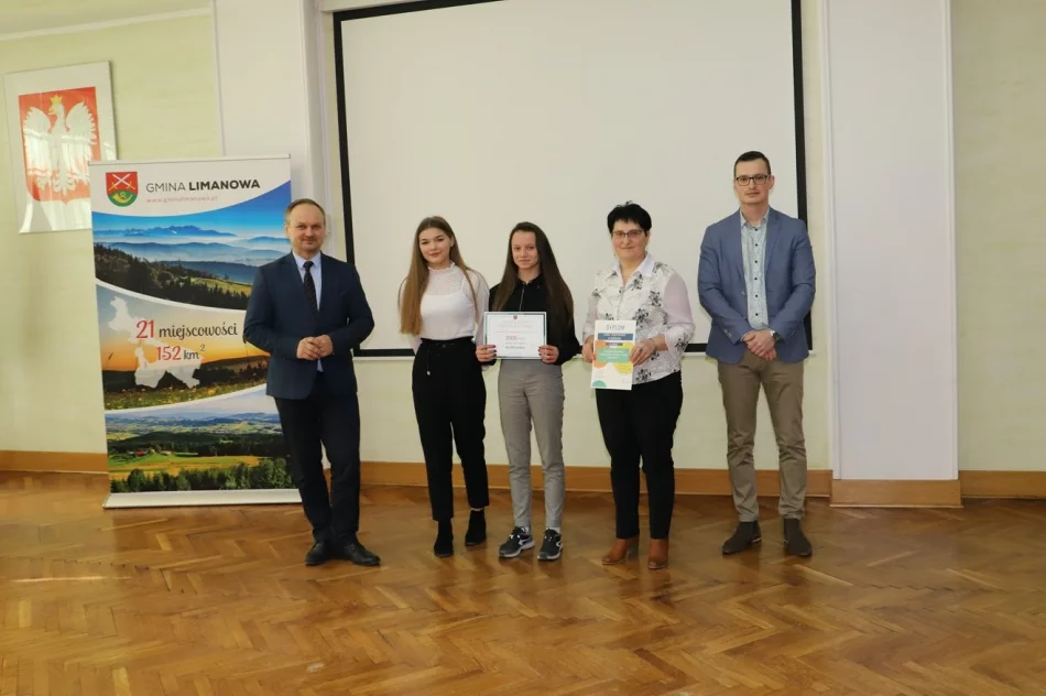 Nagrodzono zwycięskie szkoły w Konkursie zbiórki makulatury - zdjęcie 6