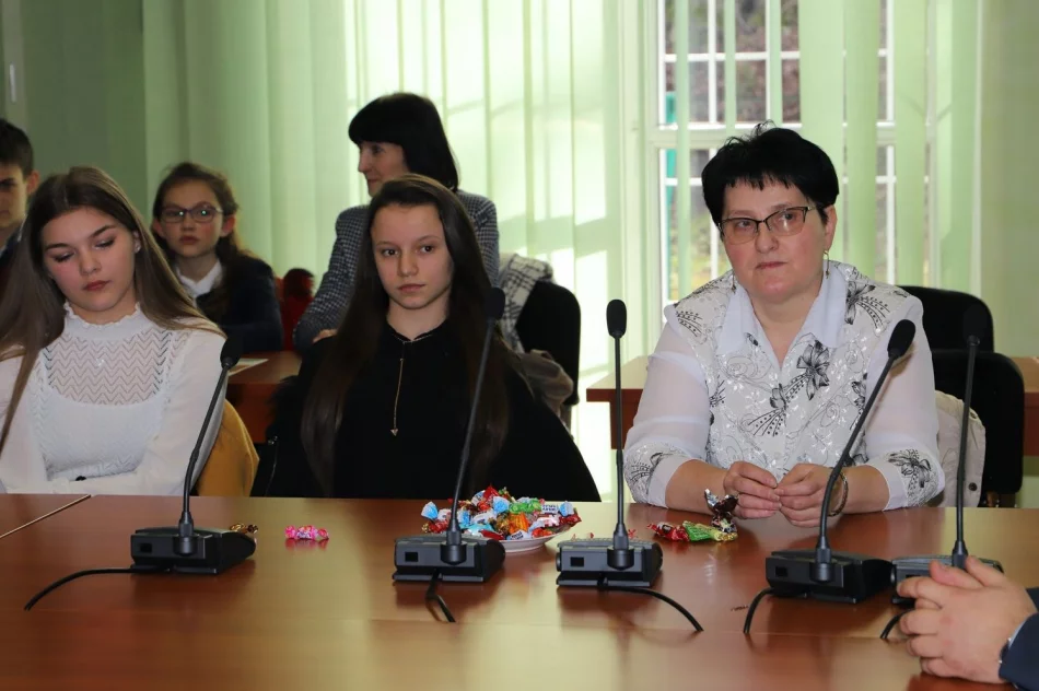 Nagrodzono zwycięskie szkoły w Konkursie zbiórki makulatury - zdjęcie 9