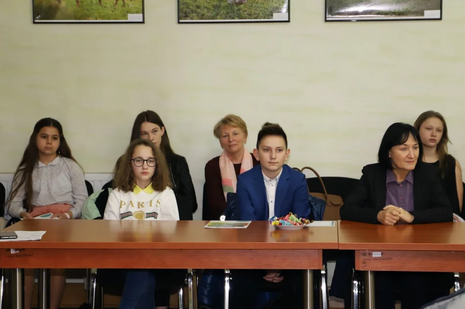 Nagrodzono zwycięskie szkoły w Konkursie zbiórki makulatury - zdjęcie 12