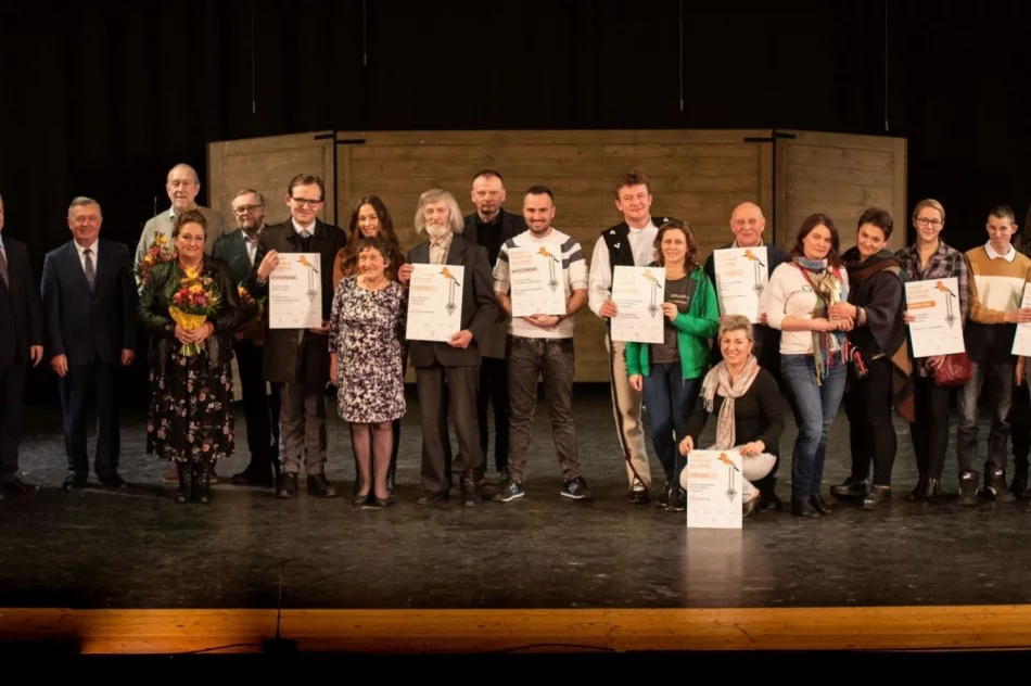 8.Posiady Teatralne na Orawie - II miejsce dla Zespołu "Spod Kicek" - zdjęcie 2