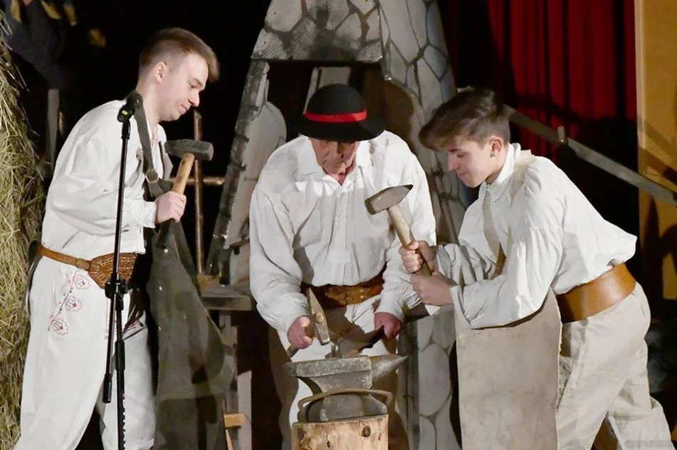 8.Posiady Teatralne na Orawie - II miejsce dla Zespołu "Spod Kicek" - zdjęcie 3