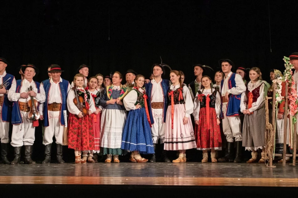 8.Posiady Teatralne na Orawie - II miejsce dla Zespołu "Spod Kicek" - zdjęcie 5