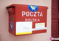 Poczta wygrała przetarg. Koniec z 'odbieraniem przesyłek sądowych w monopolowym' - zdjęcie główne