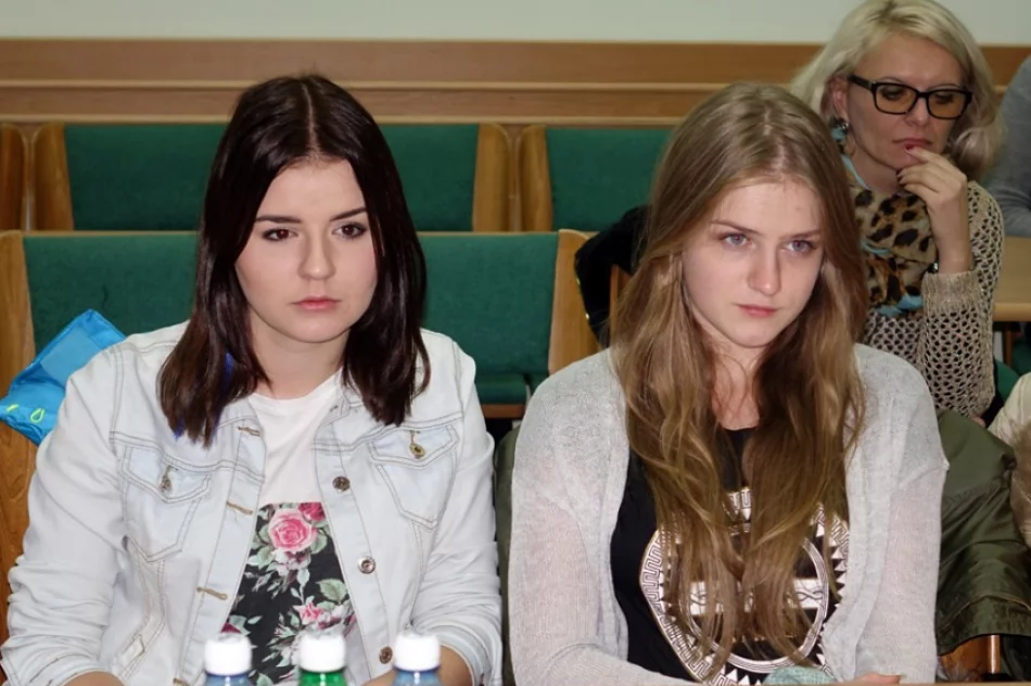 Uczniowie zgłębiali wiedzę o samorządzie - zdjęcie 4