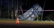 Audi A3 wypadło z drogi - poszkodowany kierowca w szpitalu - zdjęcie 3
