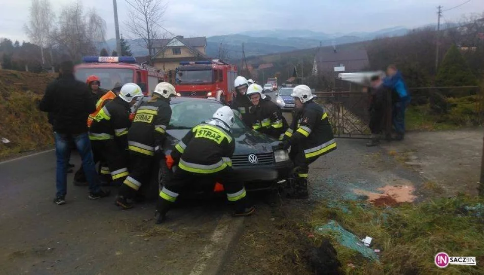 Zderzenie samochodów osobowych w Łącku - zdjęcie 1