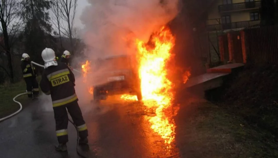 Doszczętnie spłonął samochód osobowy - zdjęcie 1