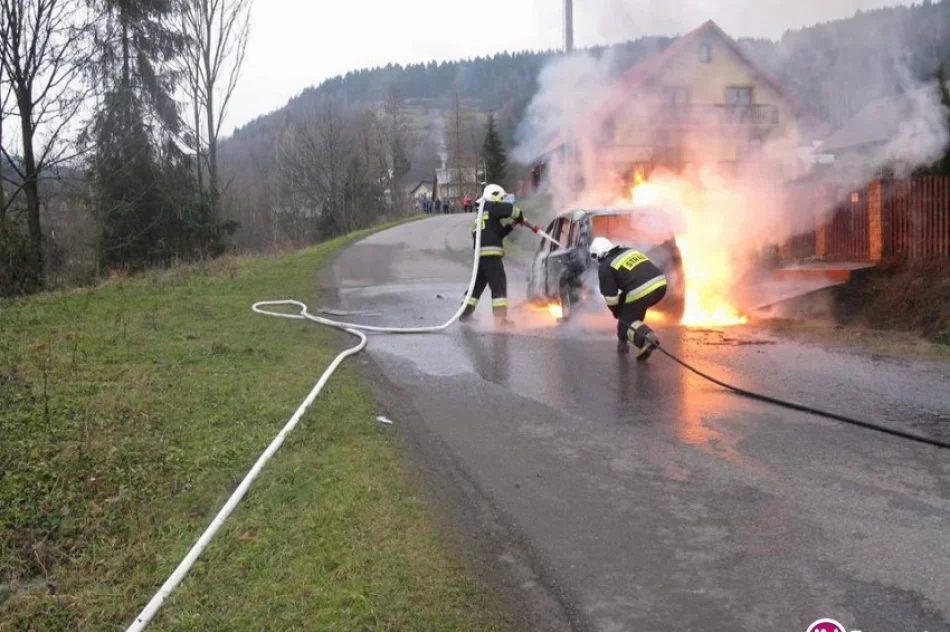 Doszczętnie spłonął samochód osobowy - zdjęcie 2