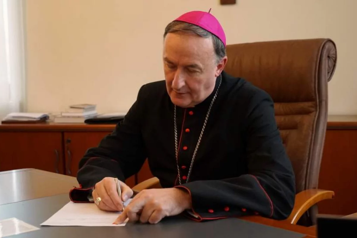 Dekret biskupa: dyspensa od uczestnictwa w Mszy do odwolania, pogrzeby tylko z udziałem najbliższych