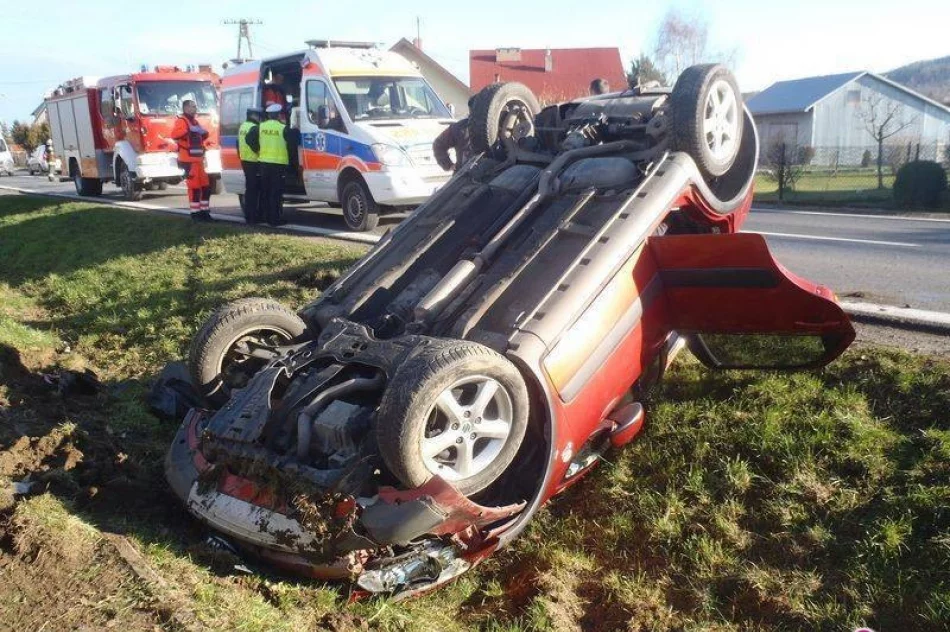 Dachowanie samochodu osobowego w Kadczy - zdjęcie 3