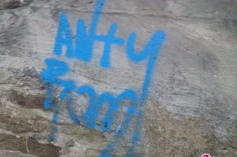 Pojawił się kolejny wrogi napis na murze - zdjęcie 2