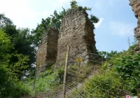 Fragmenty włoskich witraży i ekskluzywnych kafli na zamku w Rożnowie - zdjęcie główne