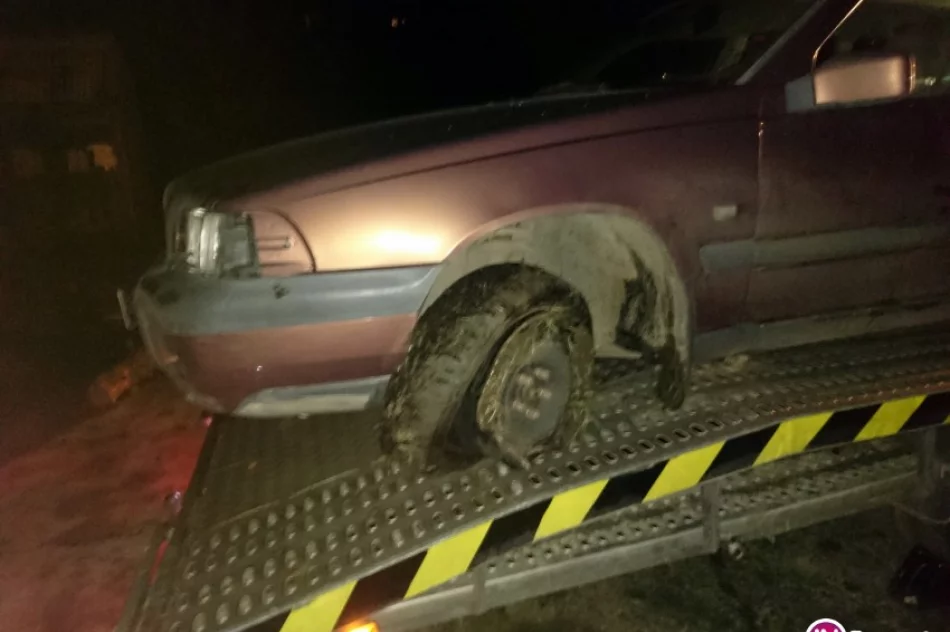 Volvo wjechało w bal drewna. Traktorzysta odjechał i nie chciał się przyznać do winy - zdjęcie 2