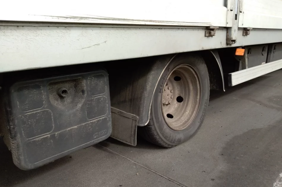 Przez pół Polski busem przeładowanym o... blisko 5 ton - zdjęcie 2