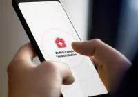 Zamiast pokazać się w oknie policji, trzeba będzie zrobić zdjęcie - aplikacja "Kwarantanna domowa" - zdjęcie główne