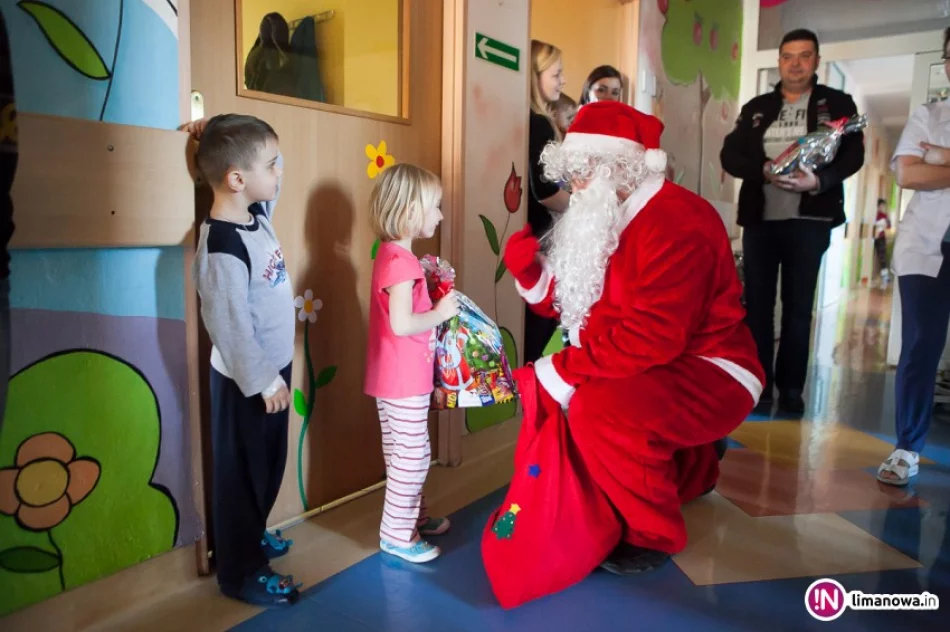 Mikołaj z wizytą u małych pacjentów - zdjęcie 4