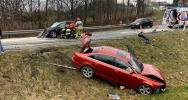 Czołowe zderzenie na łuku drogi - zdjęcie 2