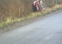 Lodowisko na drodze, dachowanie samochodu, a piaskarek brak - zdjęcie główne