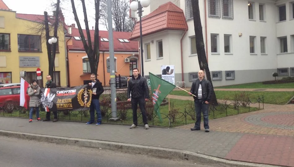 Pikieta pod sądem - chcieli wesprzeć oskarżonego - zdjęcie 1