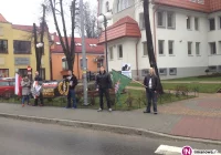 Pikieta pod sądem - chcieli wesprzeć oskarżonego - zdjęcie główne