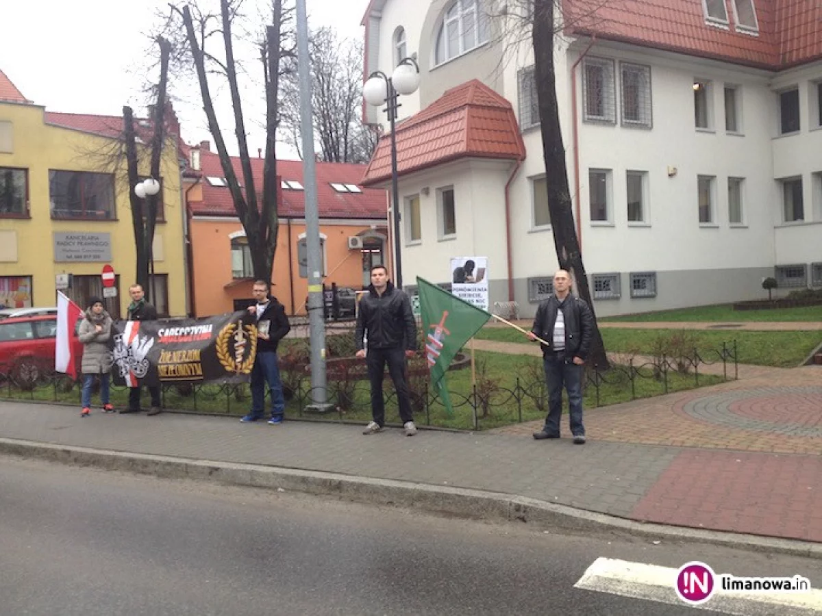 Pikieta pod sądem - chcieli wesprzeć oskarżonego