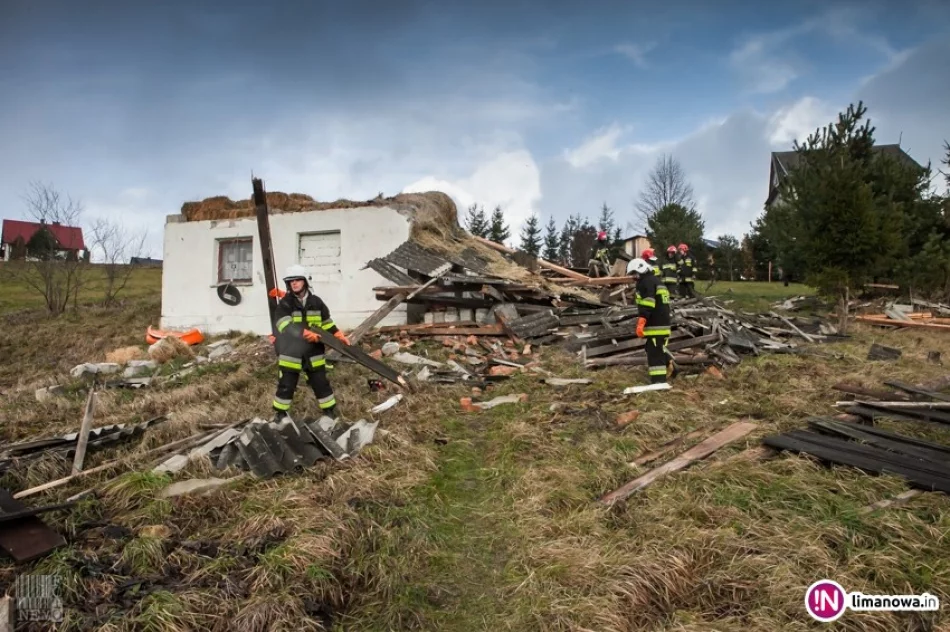 Wiatr zerwał dach, zniszczył budynek i uszkodził samochód - zdjęcie 4