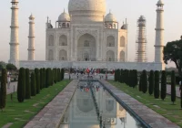 Tu Bóg niejedno ma imię - zdjęcie główne