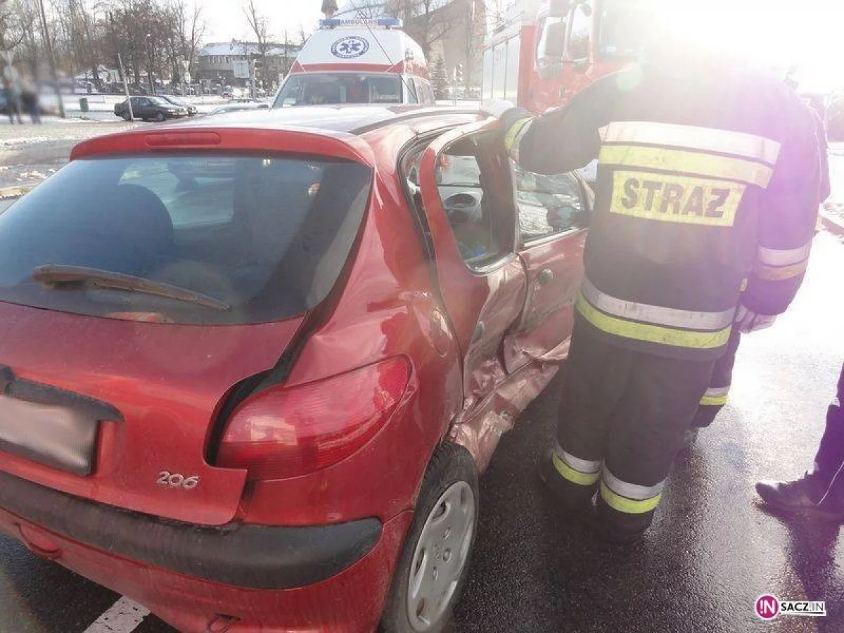 Zderzenie dwóch samochodów przy ul. Prażmowskiego