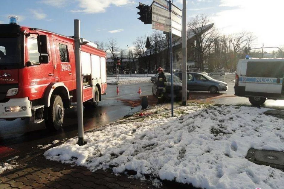 Zderzenie dwóch samochodów przy ul. Prażmowskiego - zdjęcie 2