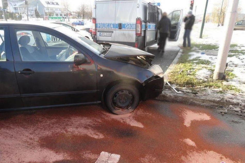 Zderzenie dwóch samochodów przy ul. Prażmowskiego - zdjęcie 3