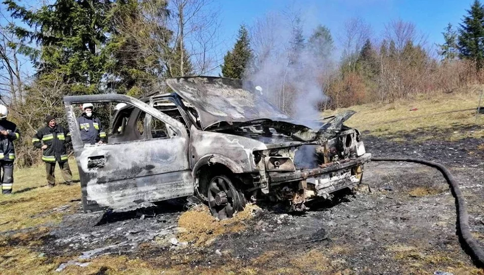 Doszczętnie spłonął samochód terenowy - zdjęcie 1