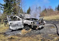 Doszczętnie spłonął samochód terenowy - zdjęcie główne