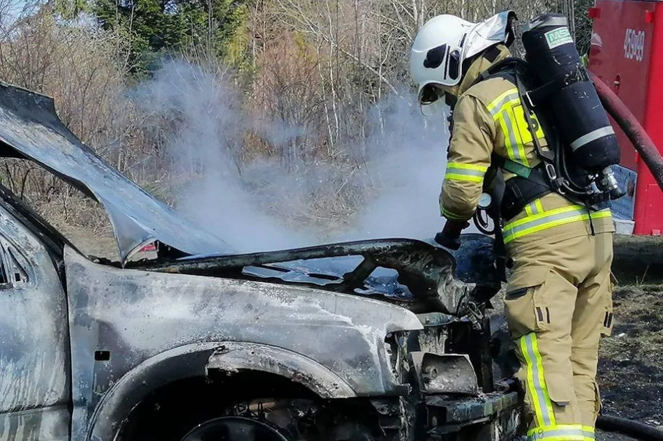 Doszczętnie spłonął samochód terenowy - zdjęcie 5