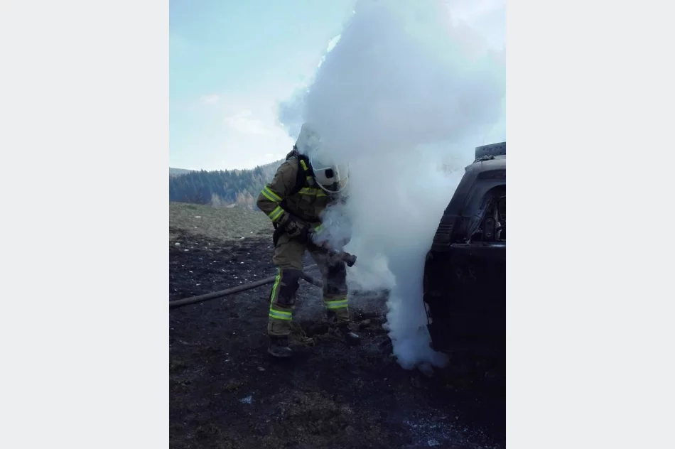 Doszczętnie spłonął samochód terenowy - zdjęcie 8