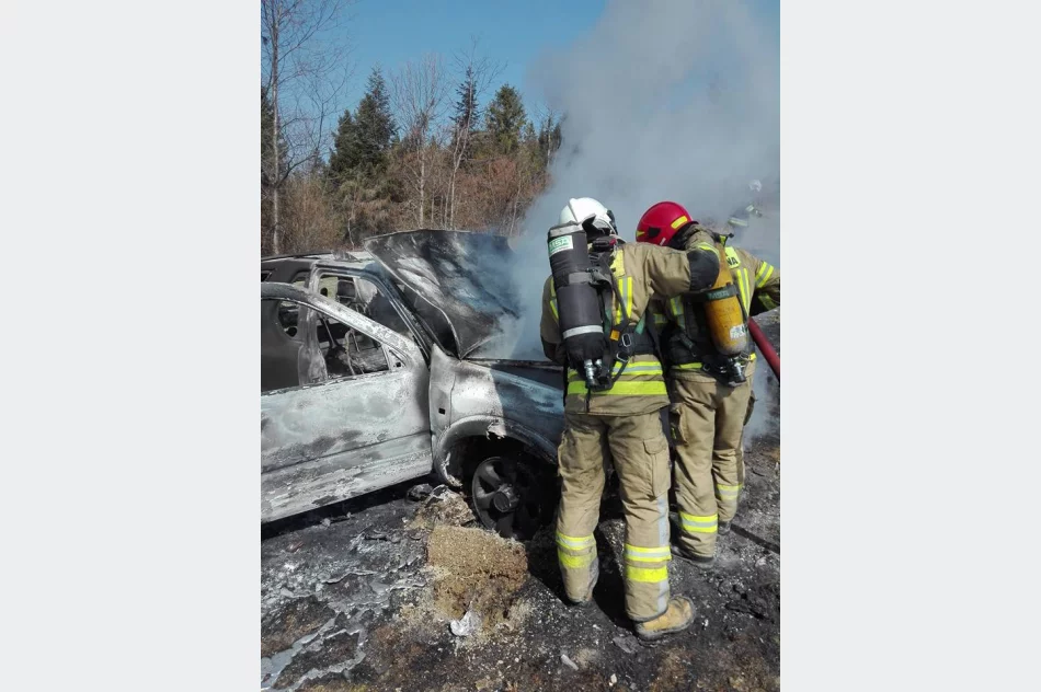 Doszczętnie spłonął samochód terenowy - zdjęcie 11