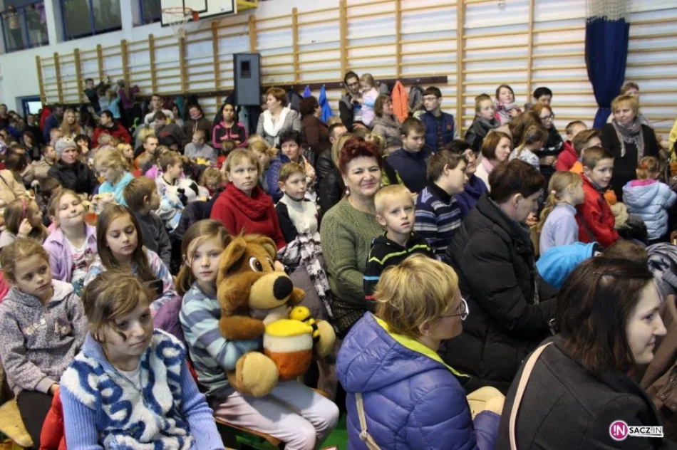 XII Finał Akcji Zostań Świętym Mikołajem w Stróżach - zdjęcie 4