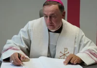 Biskup Andrzej Jeż wydał nowy dekret: "wzywam wiernych świeckich do pozostania w domach" - zdjęcie główne