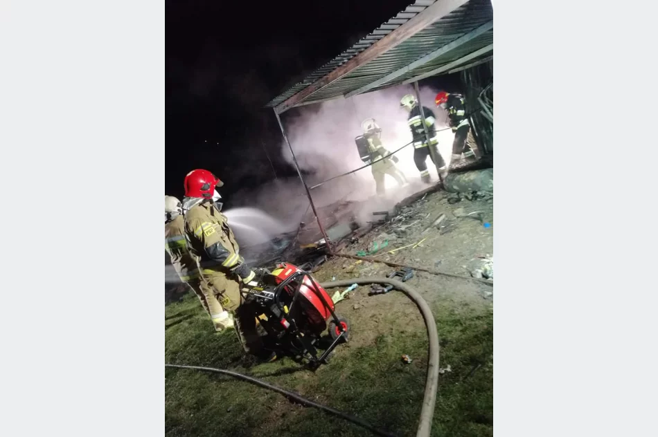 Płonął garaż, mężczyzna doznał poparzeń twarzy - zdjęcie 6