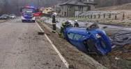 Dachowanie po zderzeniu dwóch aut - zdjęcie 3