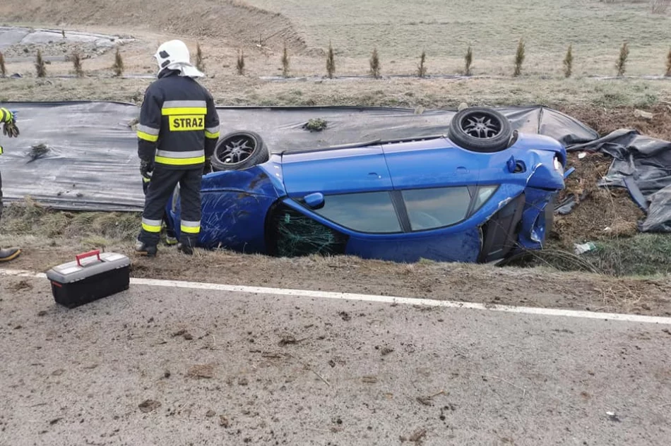 Dachowanie po zderzeniu dwóch aut - zdjęcie 5