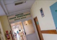 Szpital od dziś ogranicza liczbę łóżek COVID-19 - powodem m.in. święta - zdjęcie główne